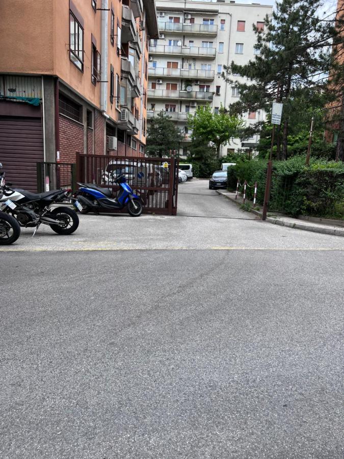 Ultimo Piano Con Parcheggio Apartment Trieste Luaran gambar