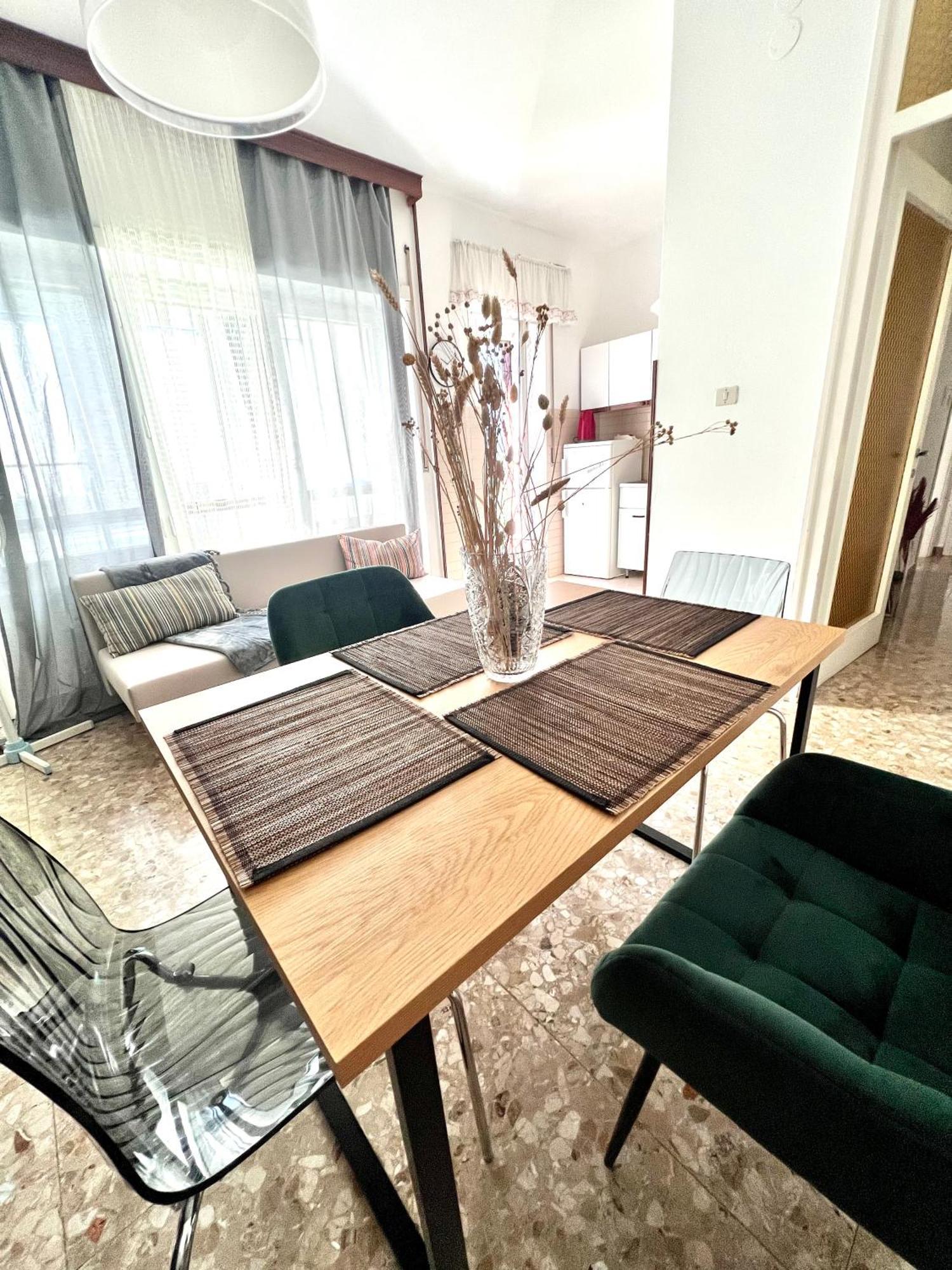 Ultimo Piano Con Parcheggio Apartment Trieste Luaran gambar