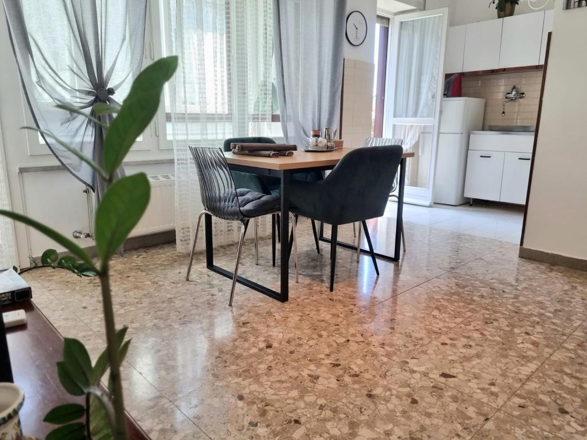 Ultimo Piano Con Parcheggio Apartment Trieste Luaran gambar